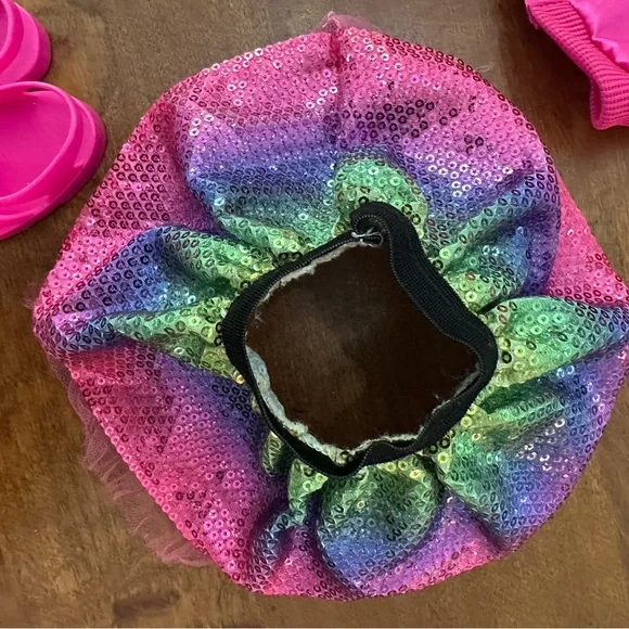 Pink and Rainbow doll clothes with shows - Picture 4 of 4